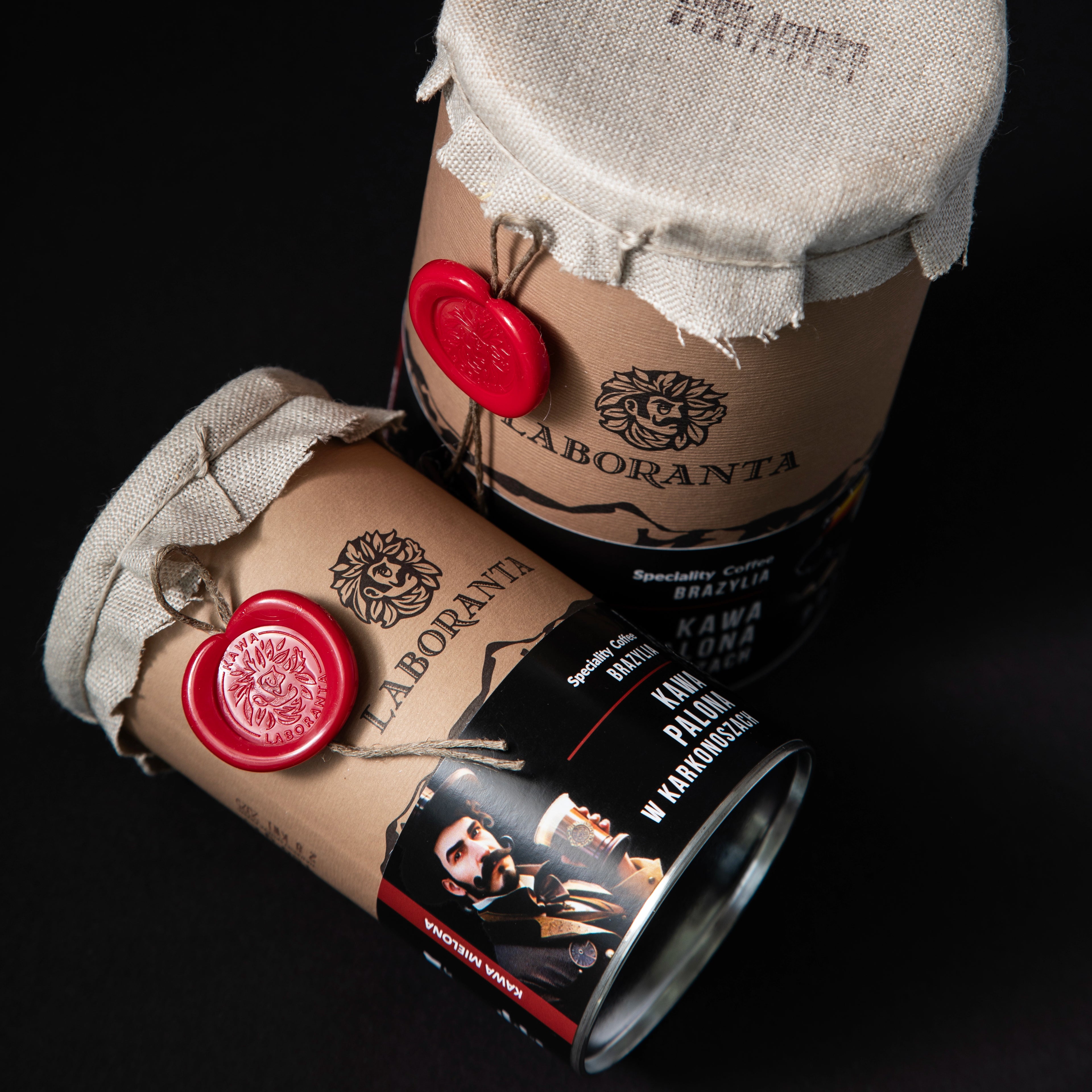 Kawa w opakowaniu ozdobnym